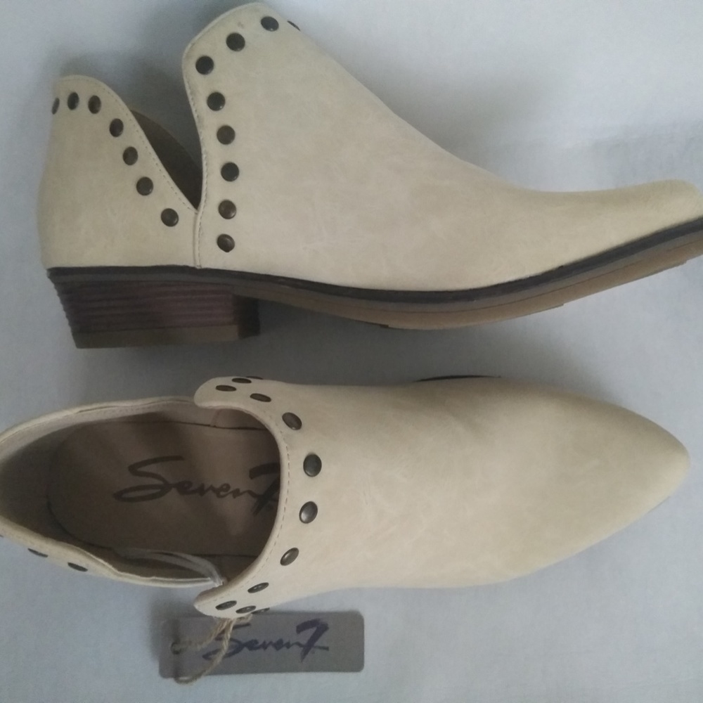 NWT Seven7 Antonio Studded Bootie WMNS Size 9 / Milk Cream Color - Picture 7 of 13